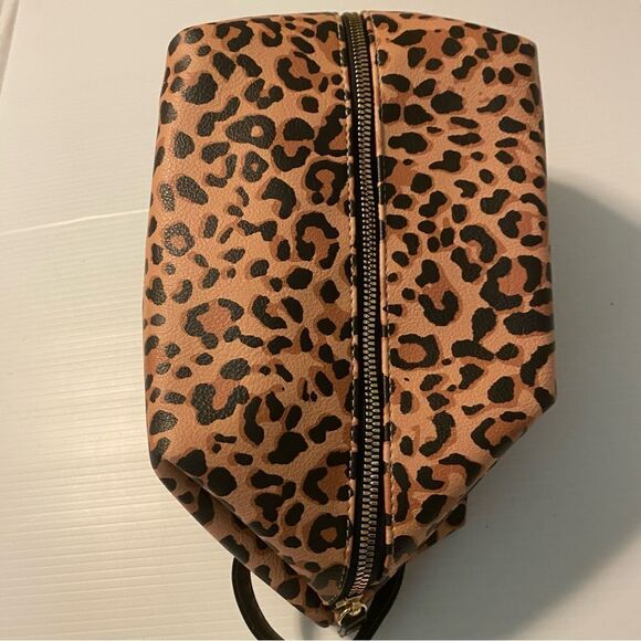 Steve Madden cheetah print make-up travel bag 6x9x6.5 - Picture 2 of 10